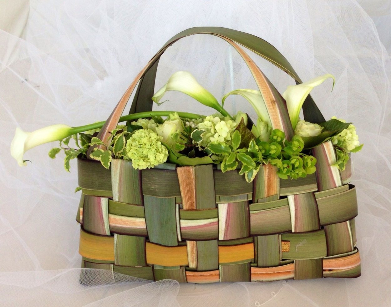 Девушка с желтыми розами