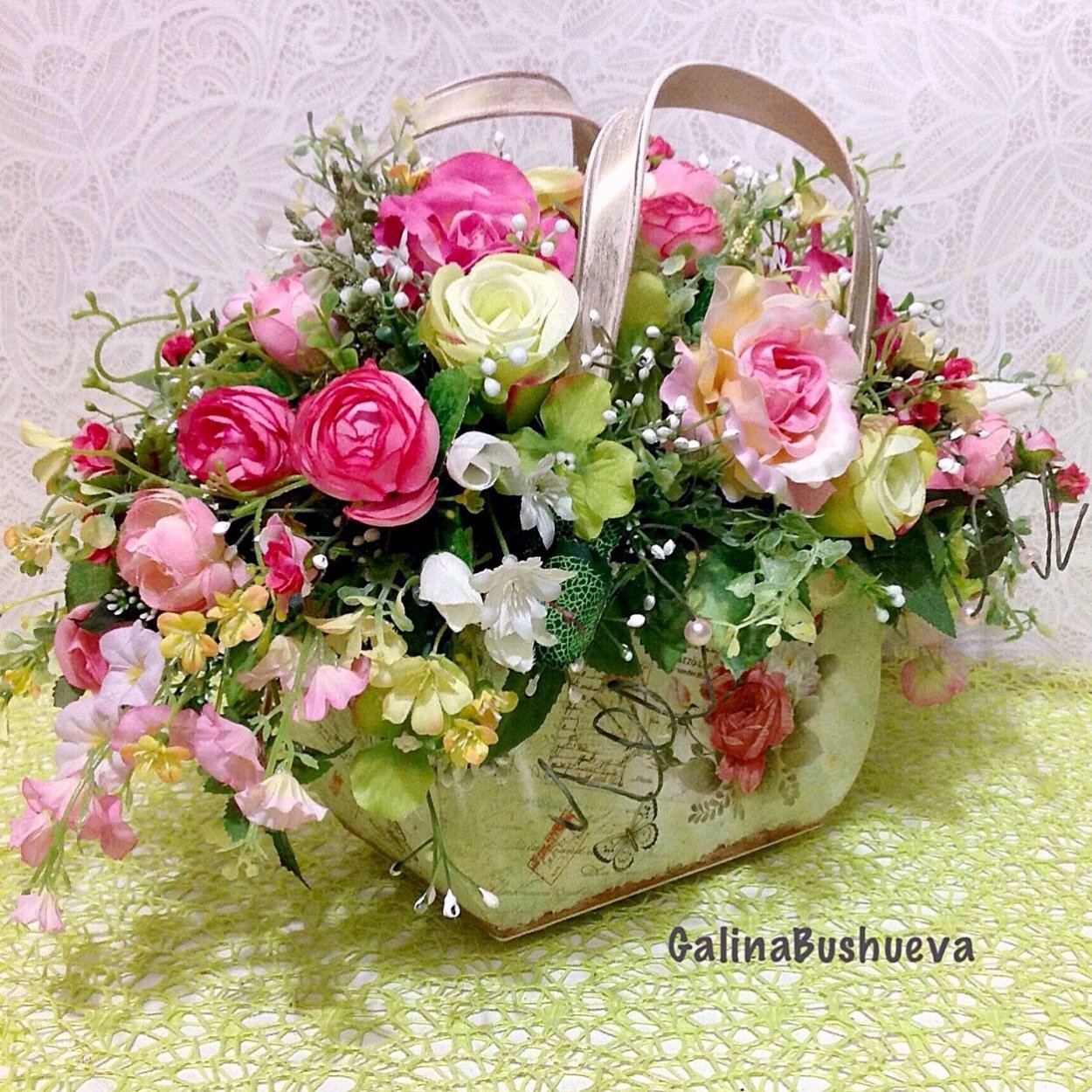 Цветочная композиция в сумочке