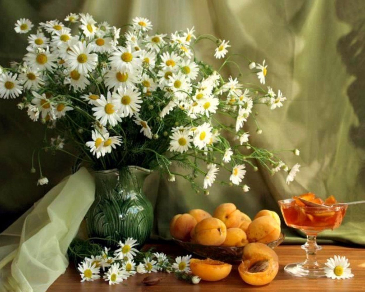 Ваза с ромашками