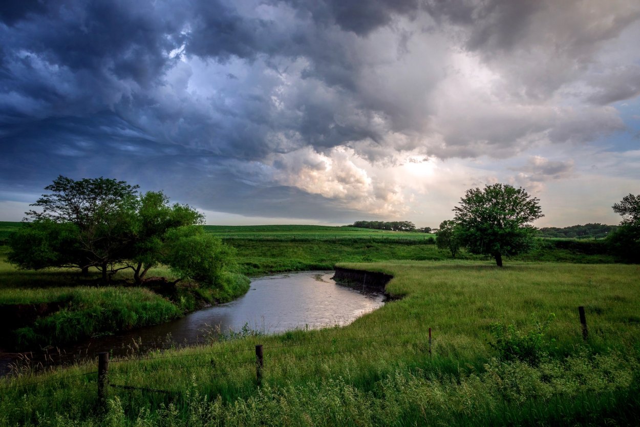 Пейзаж река поле