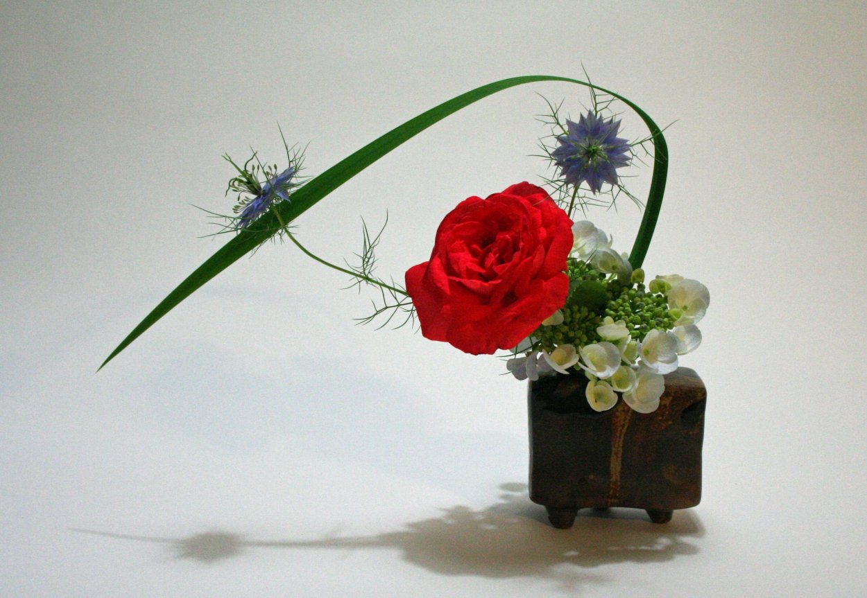 Икебана с розами