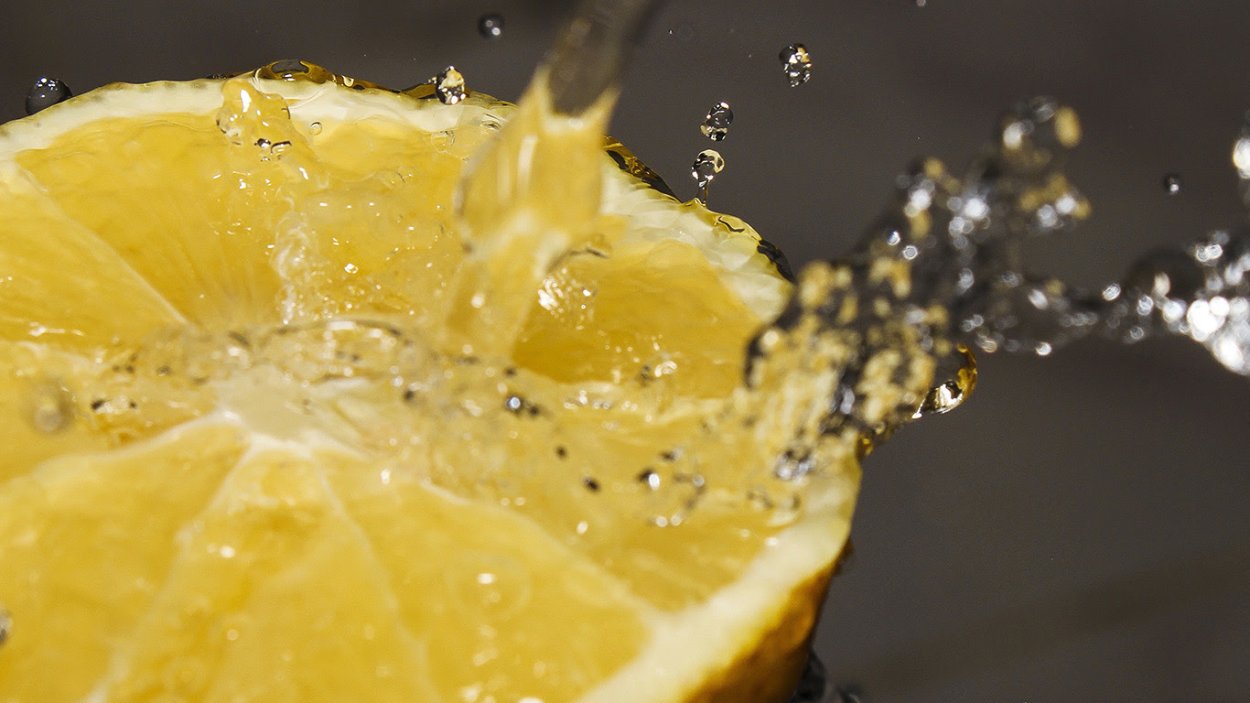 Сочный лимон макро