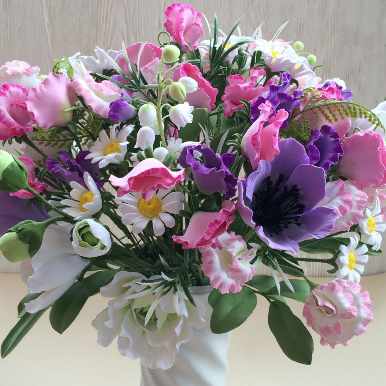 Букет ромашки астры