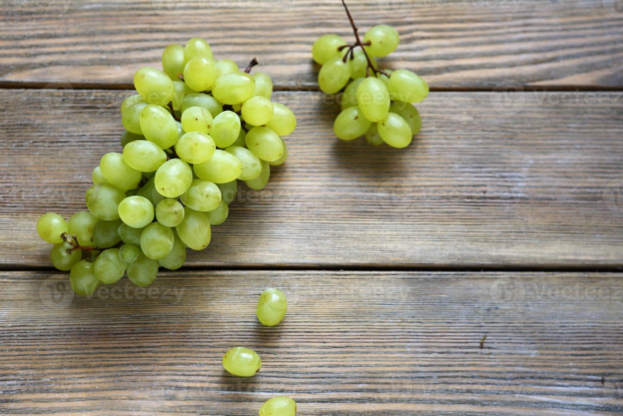 Красный виноград