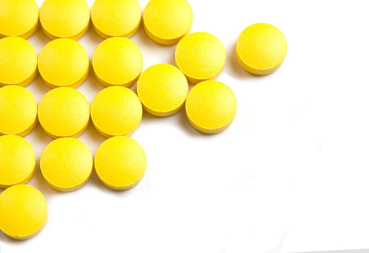 Желтый шар для бассейна сухого