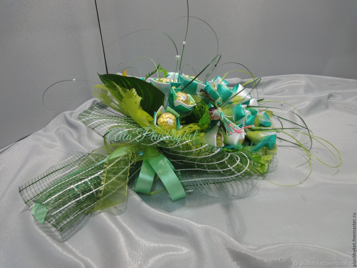 Букет из конфет с органзой