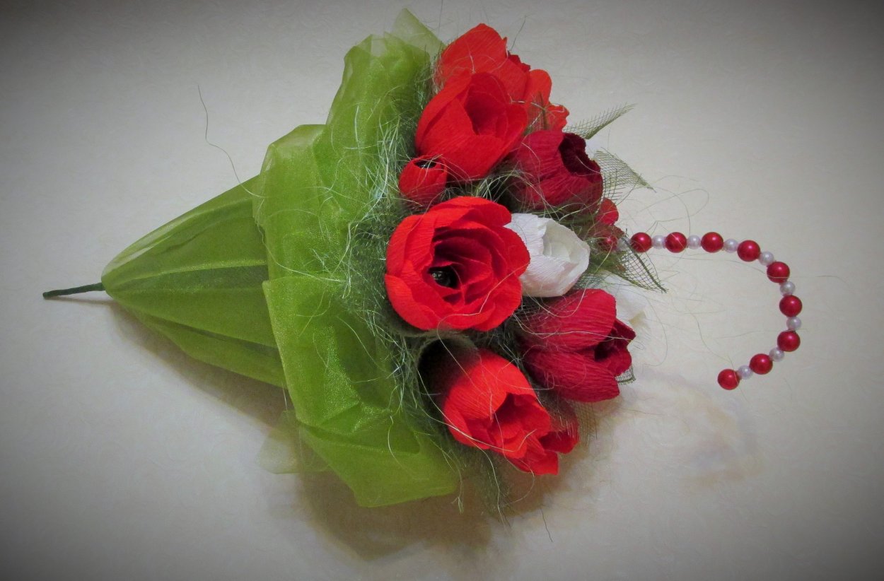 Букеты из конфет и гофрированной бумаги