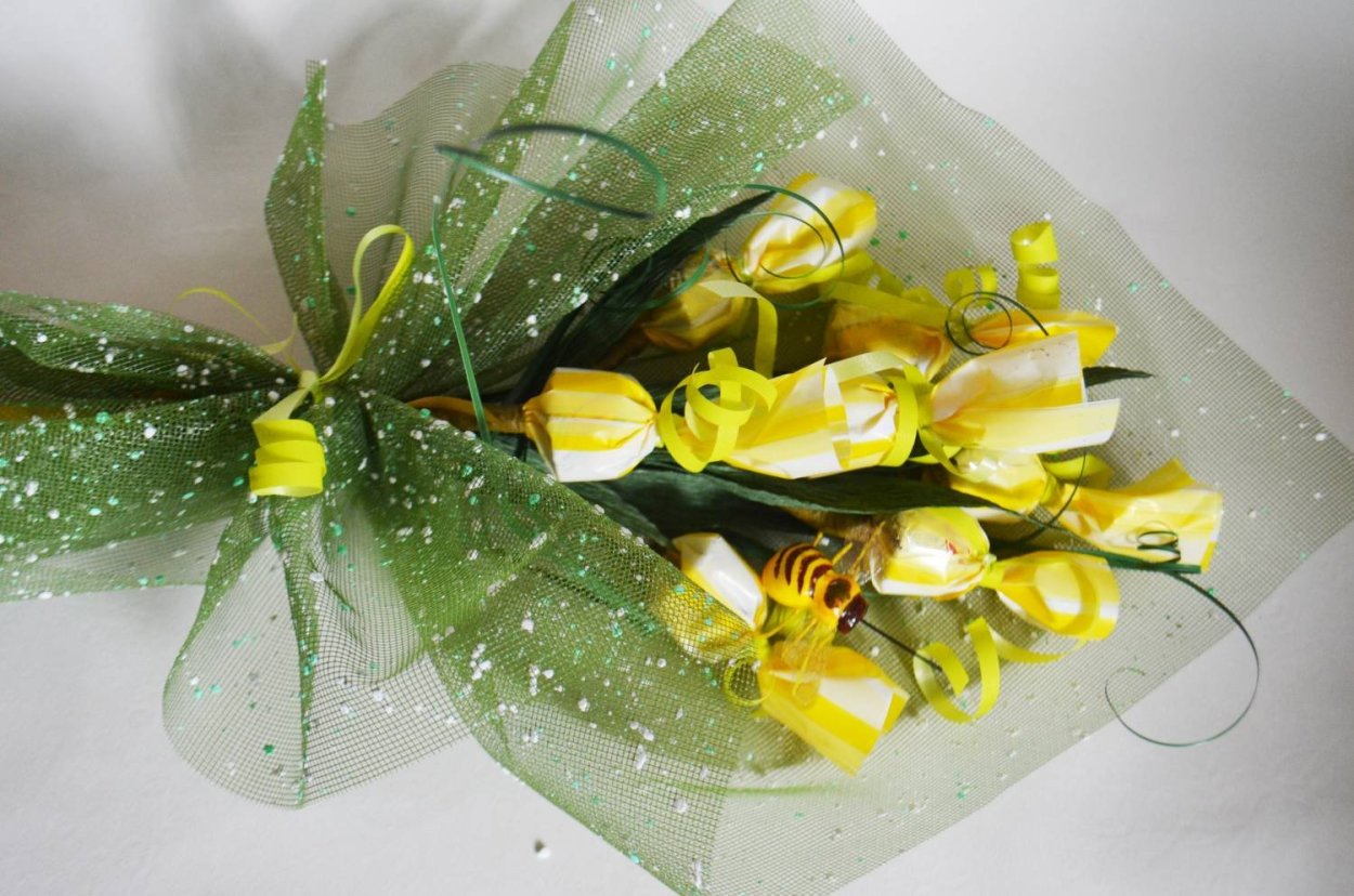 Букеты из конфет мастер класс