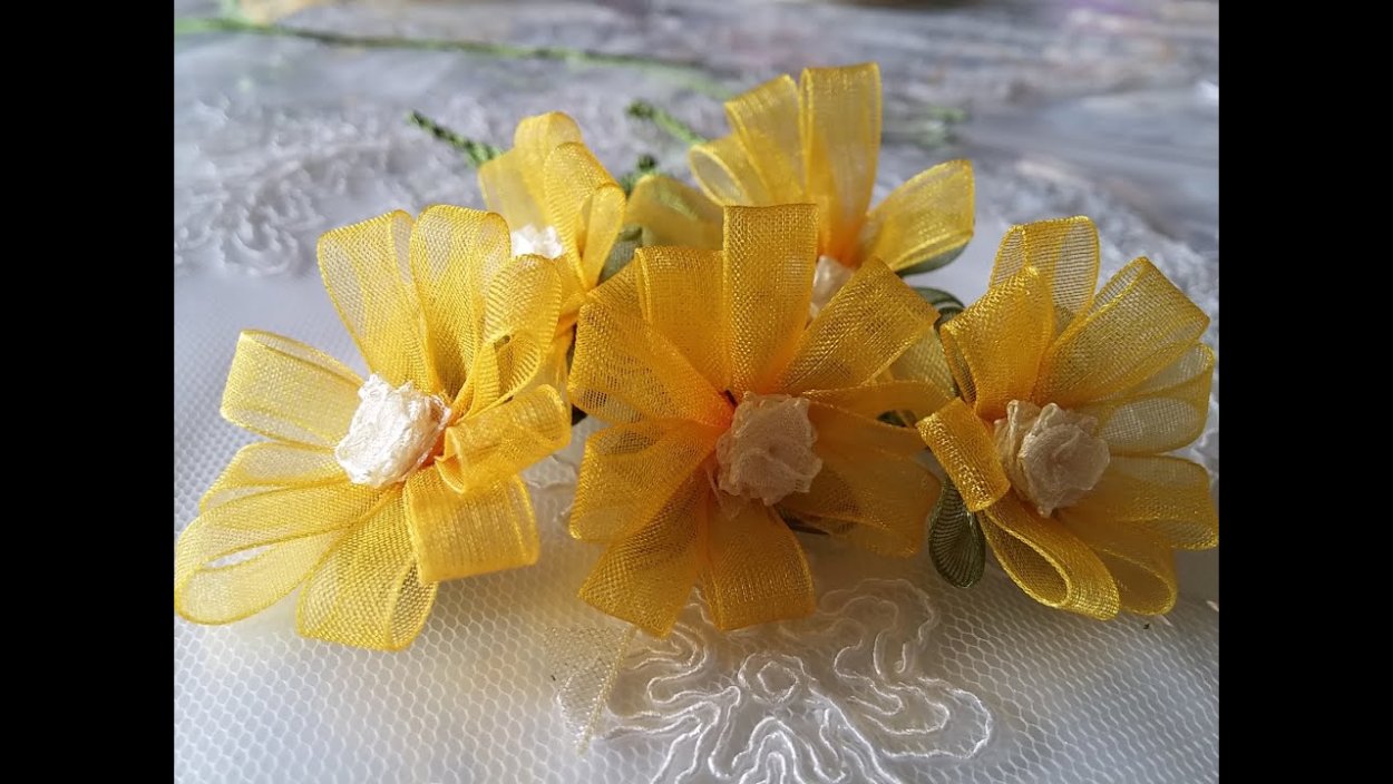 Повязка с желтыми цветами из органзы
