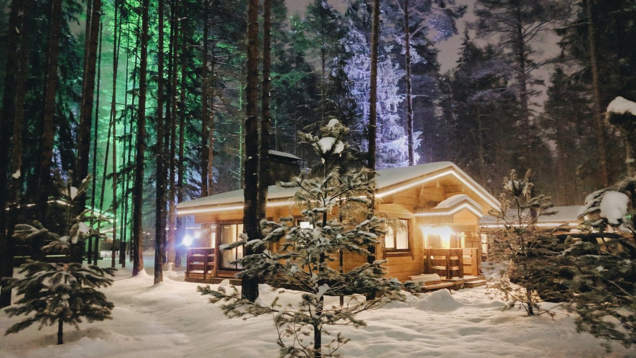 Красивый зимний домик