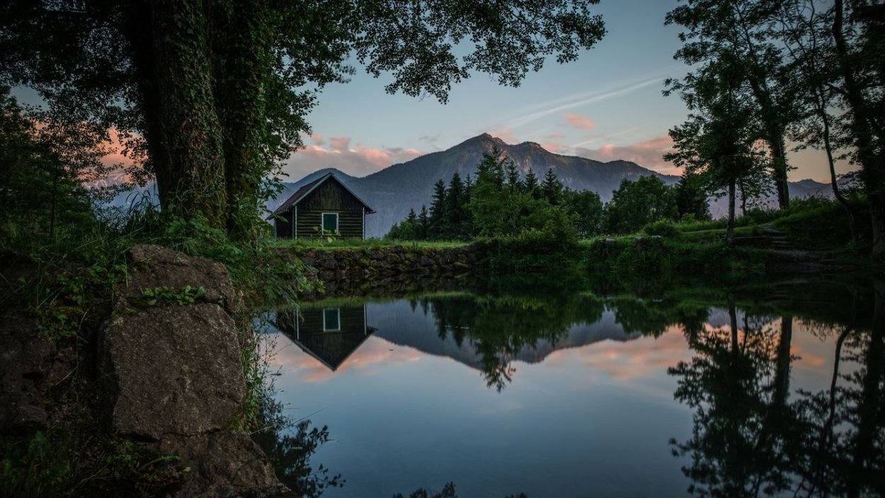 Домик у реки в Йёльстере. Норвегия