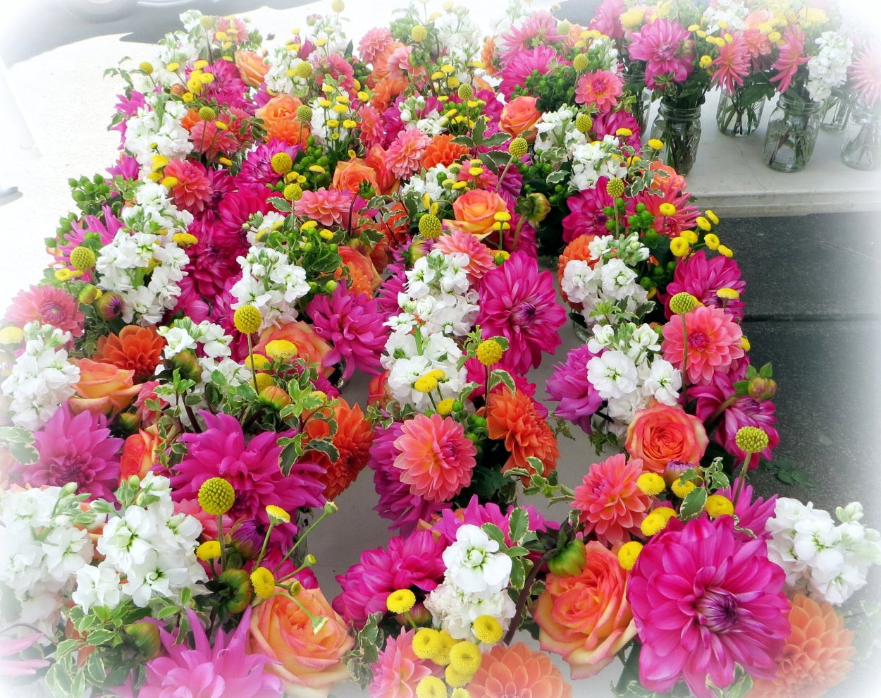 Георгины букет