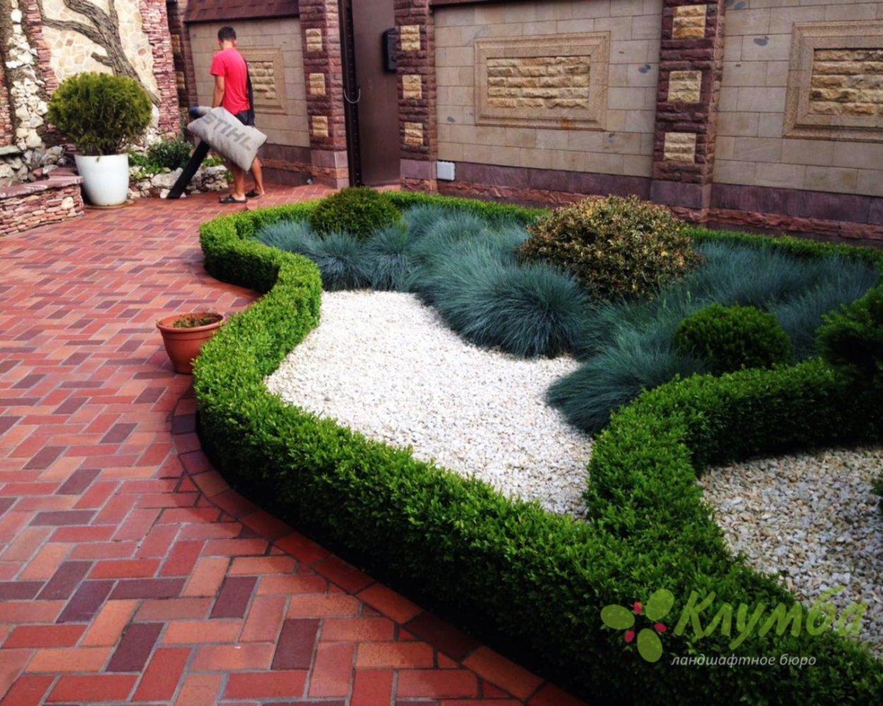 Клумба из искусственной травы