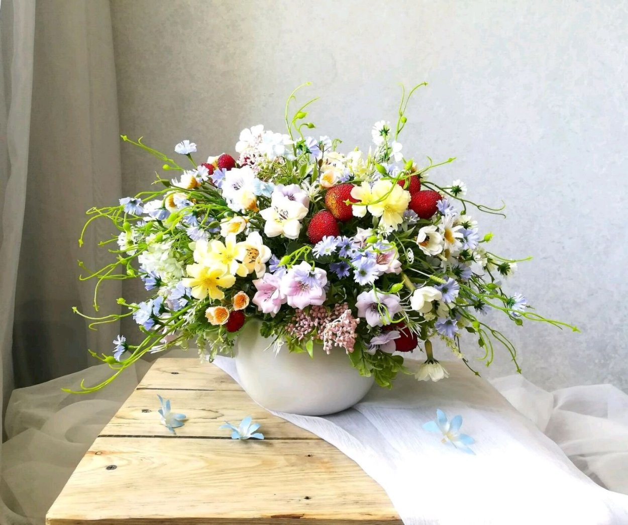 Композиция из полевых цветов