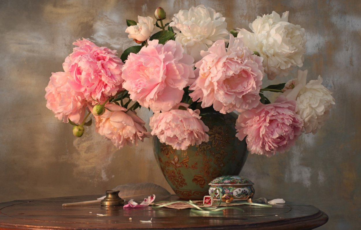 Пионы пастелью