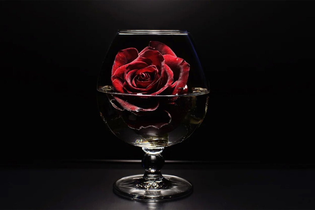 Цветы в бокале