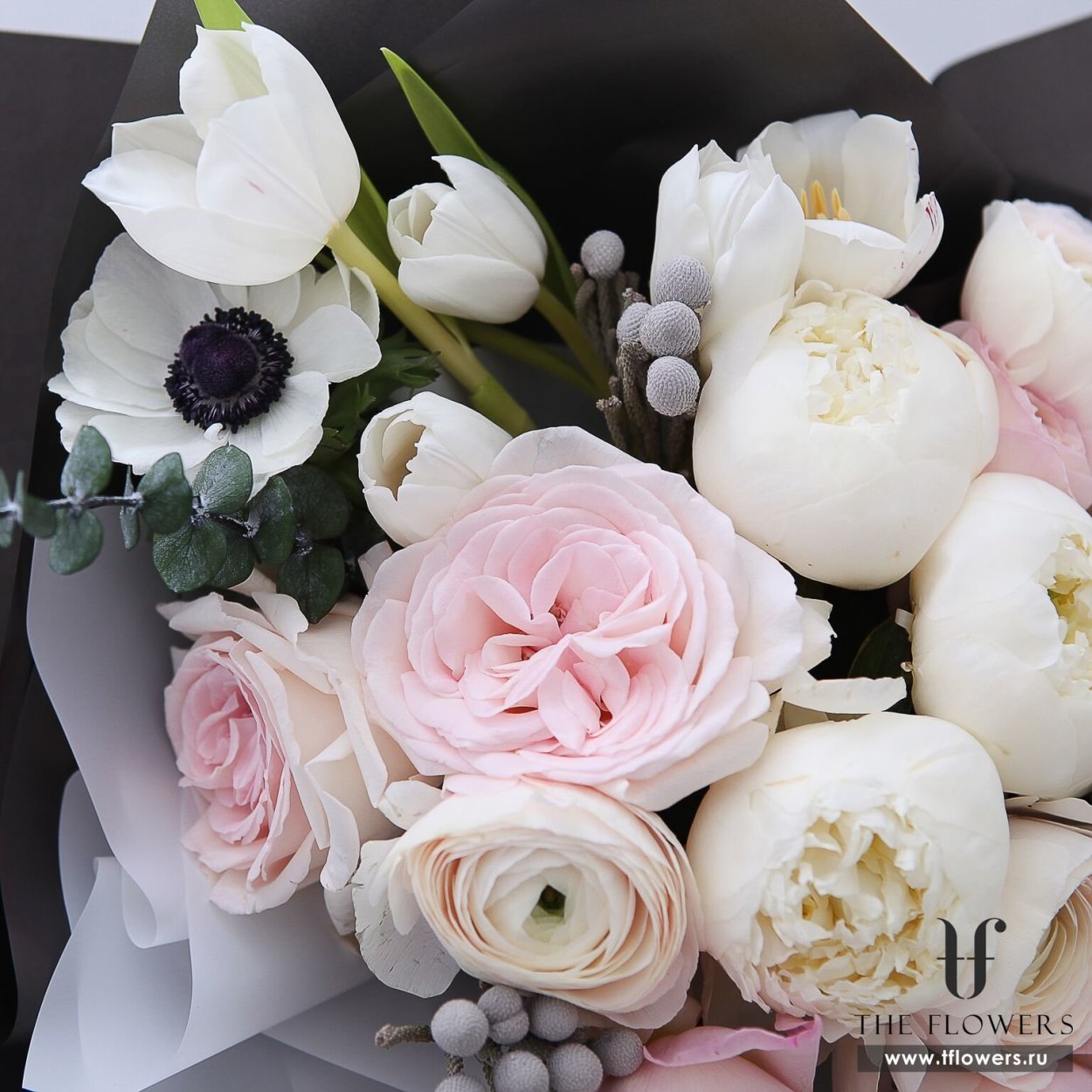 Эстетичный букет пионов