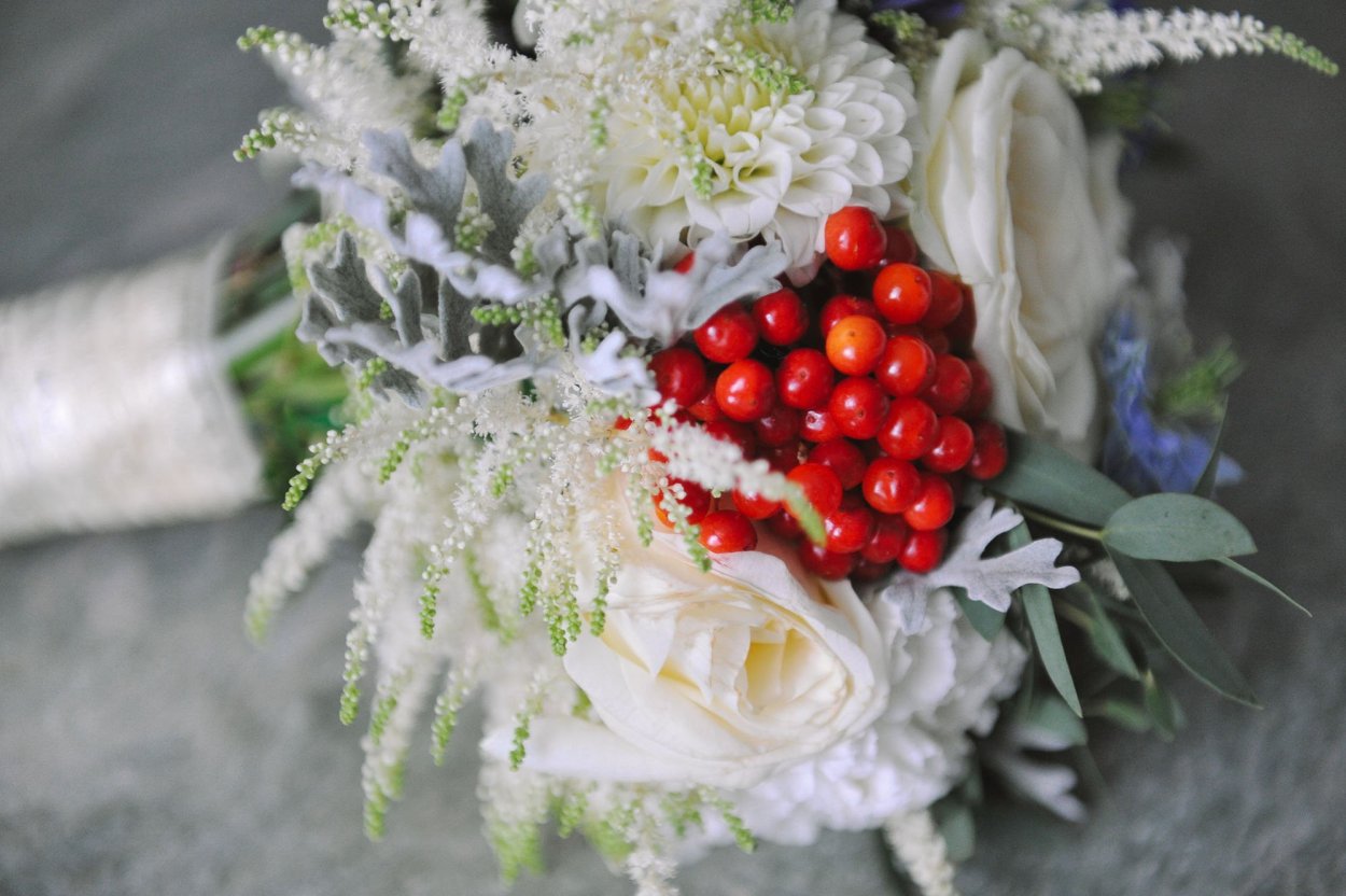 Свадебный букет из полевых цветов для невесты