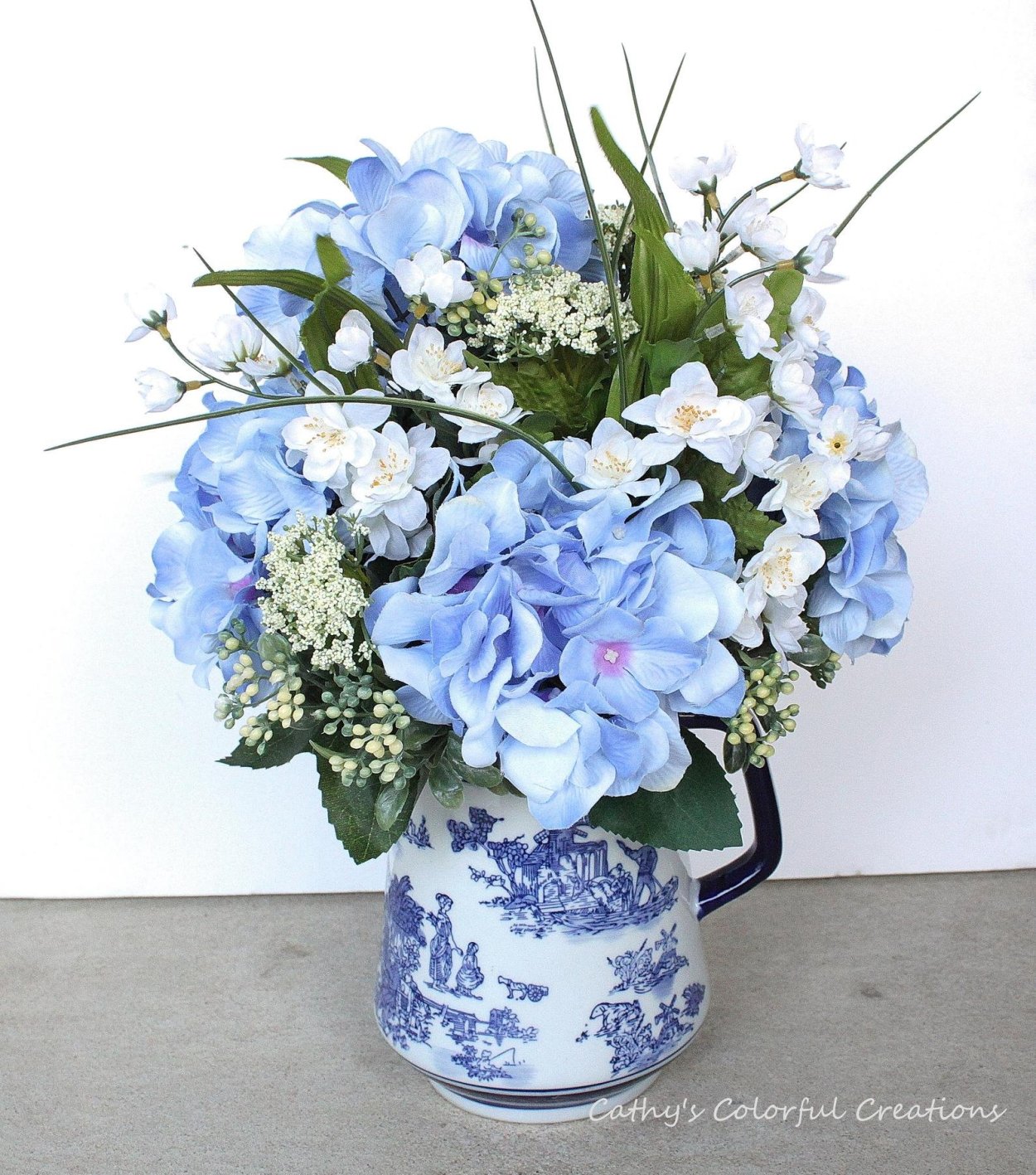 Икебана с гортензией