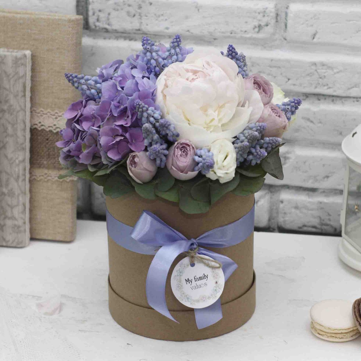 Букеты в коробках с гортензией