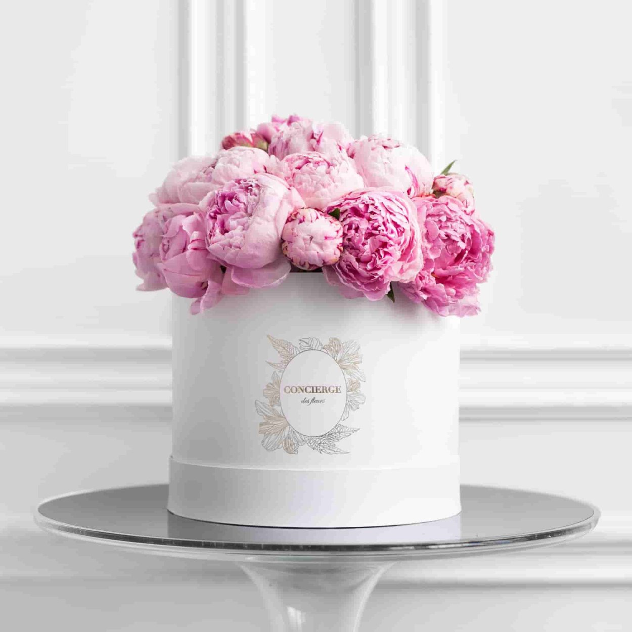 Композиция с гортензией в шляпной коробке