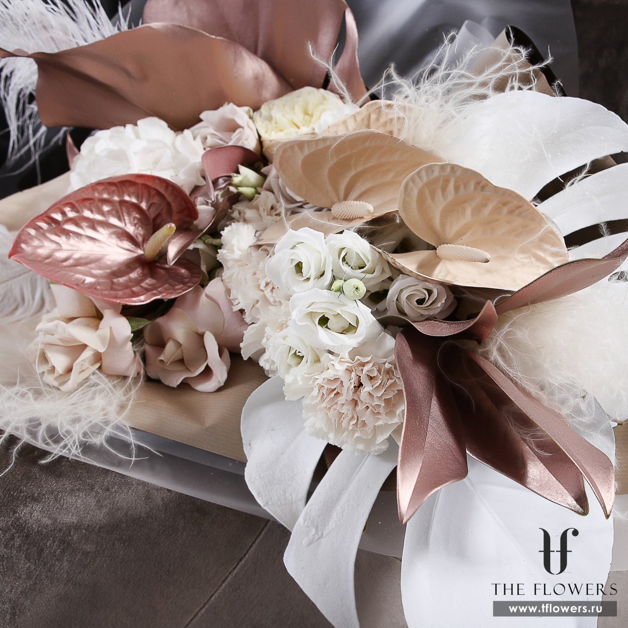 Букет с монстерой