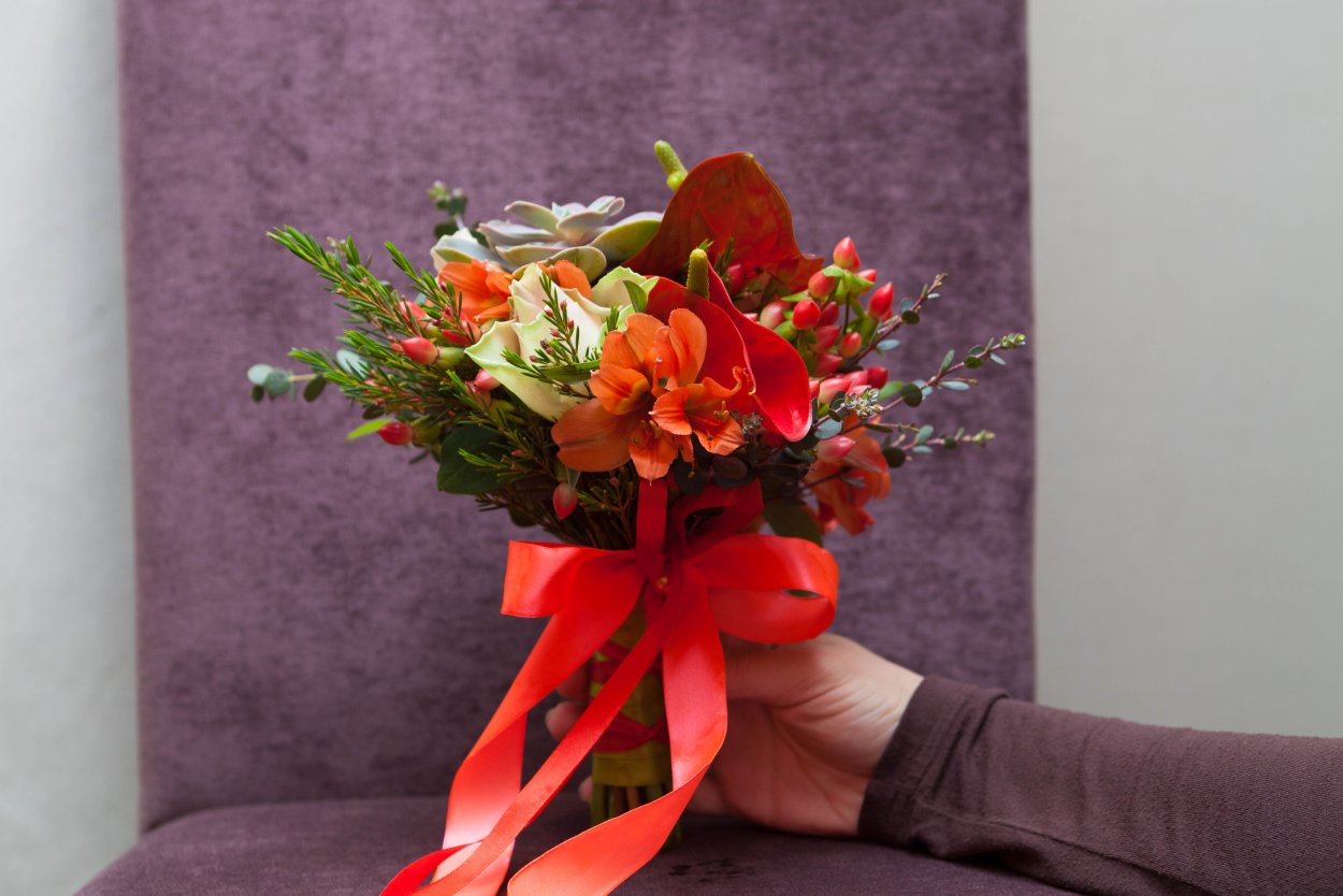 Мужской букет с анемонами