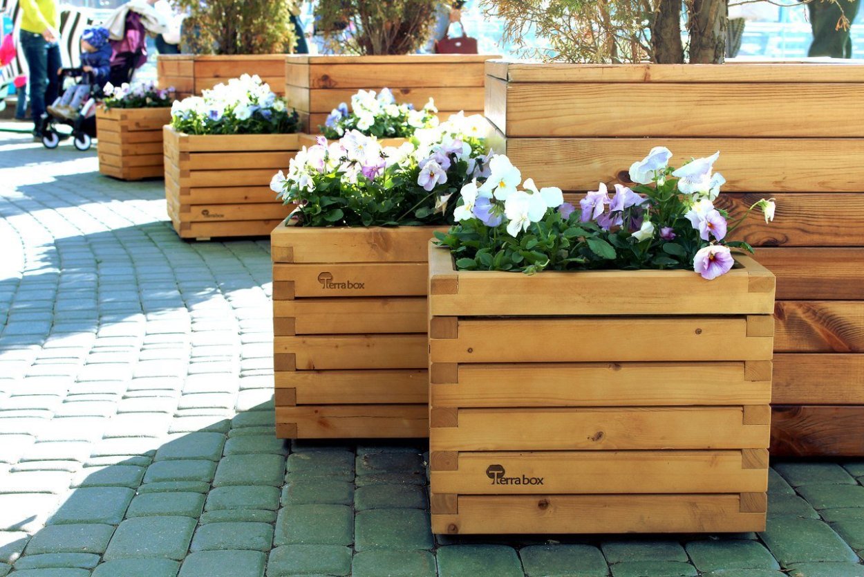 Цветники из дерева