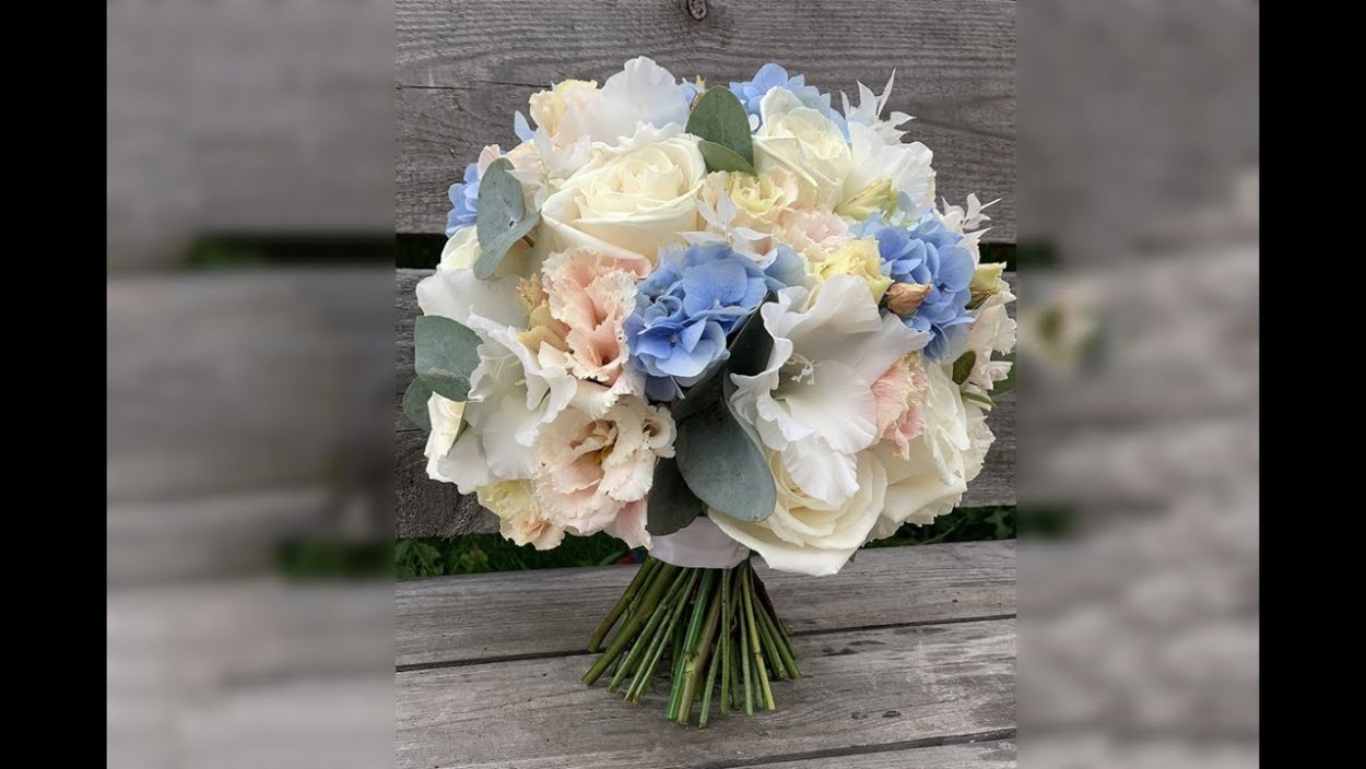 Букет красных гладиолусов