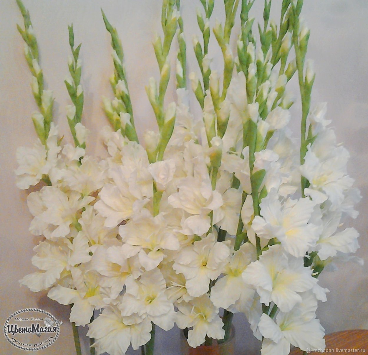 Букет с гладиолусами