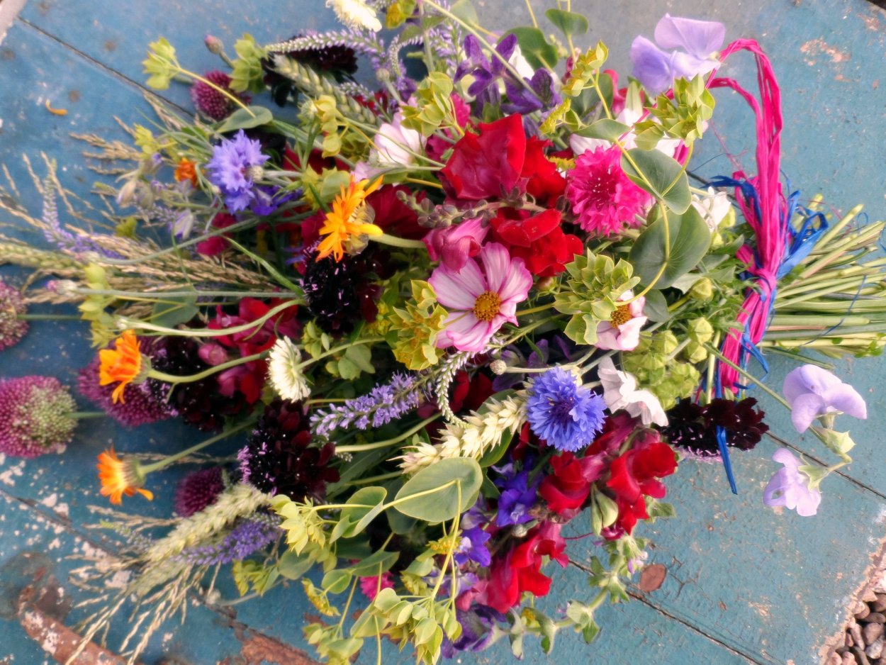 Букет цветов август