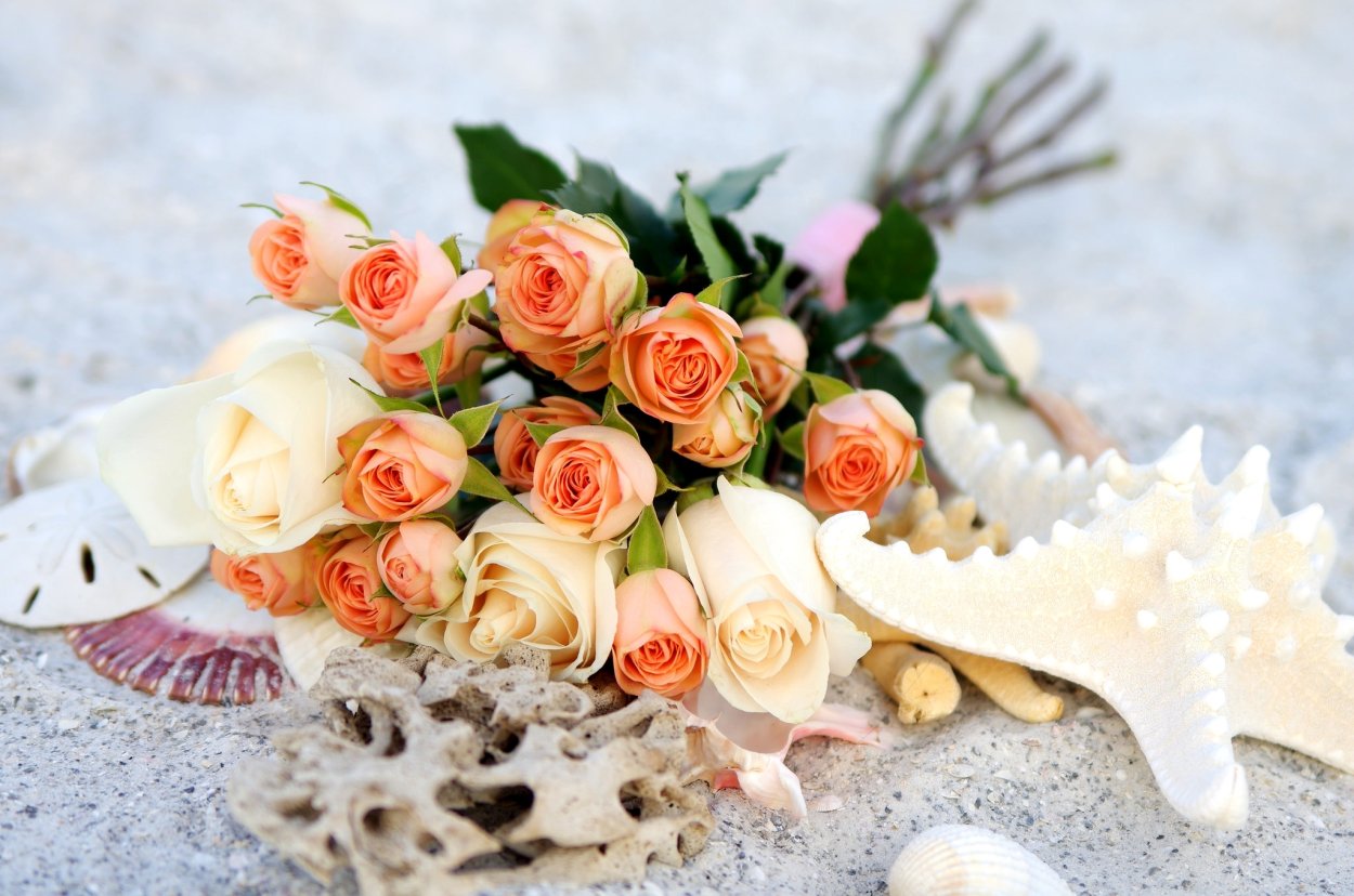 Букет на фоне моря