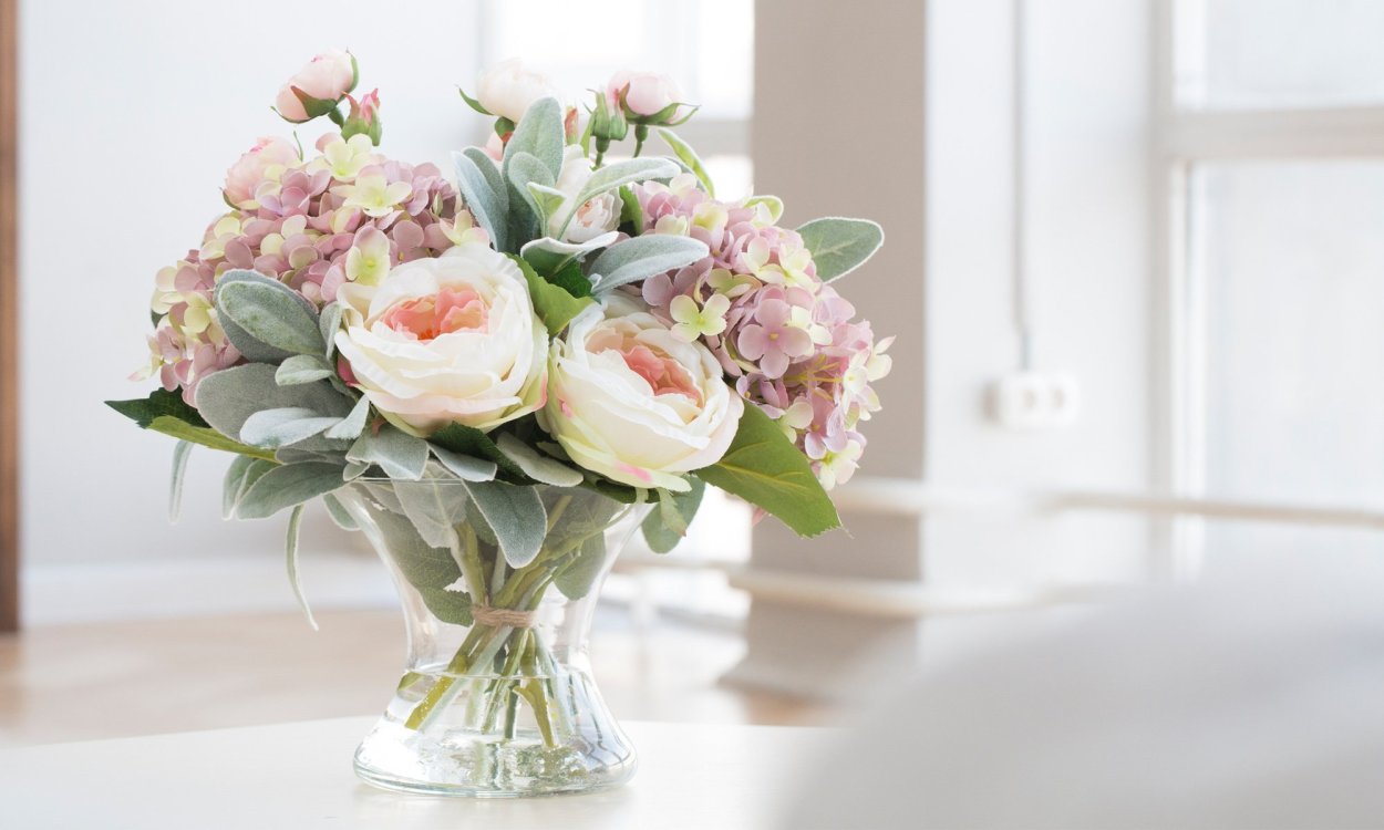 Цветы в вазе Минимализм