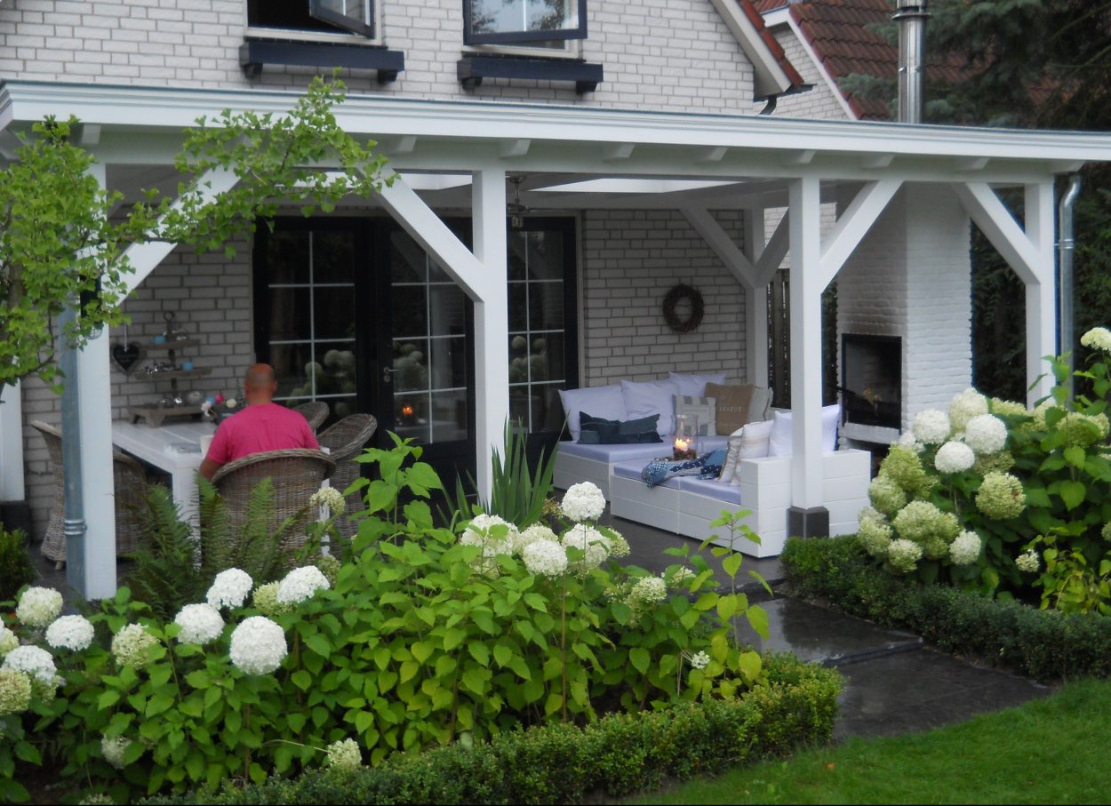 Озеленение веранды на даче