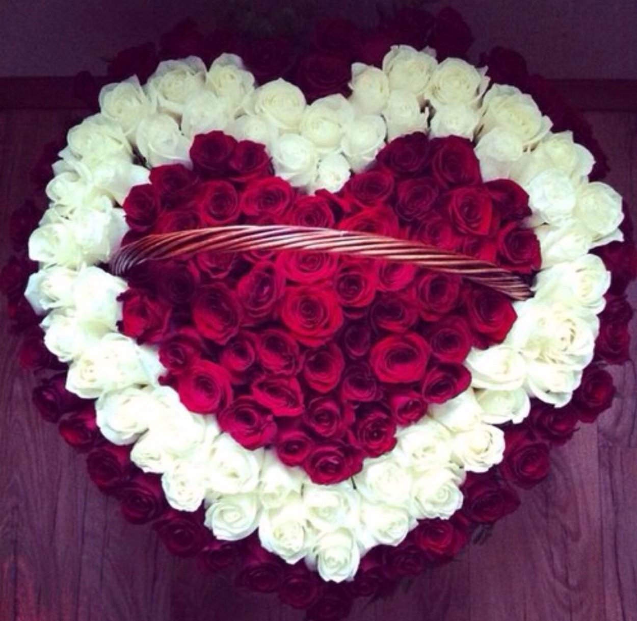 Фон с розами и сердечками