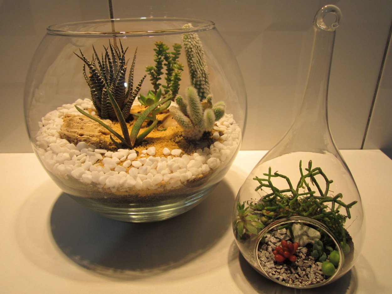 Композиция в стеклянной вазе