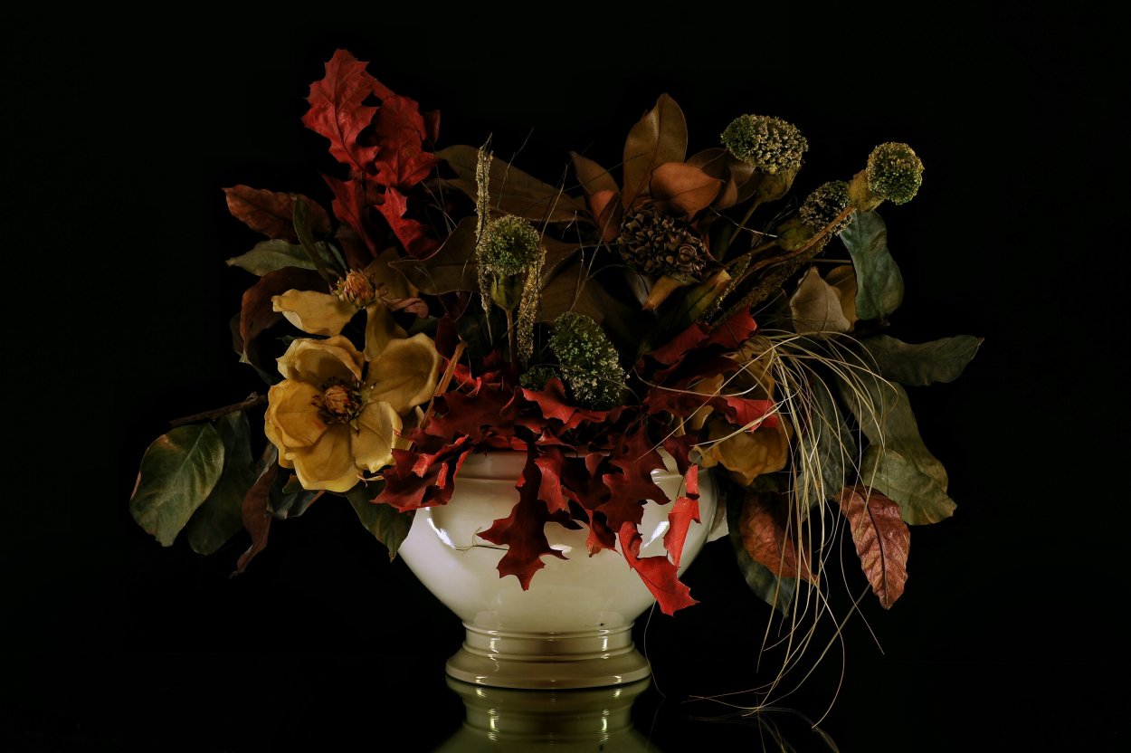 Увядшие цветы в вазе