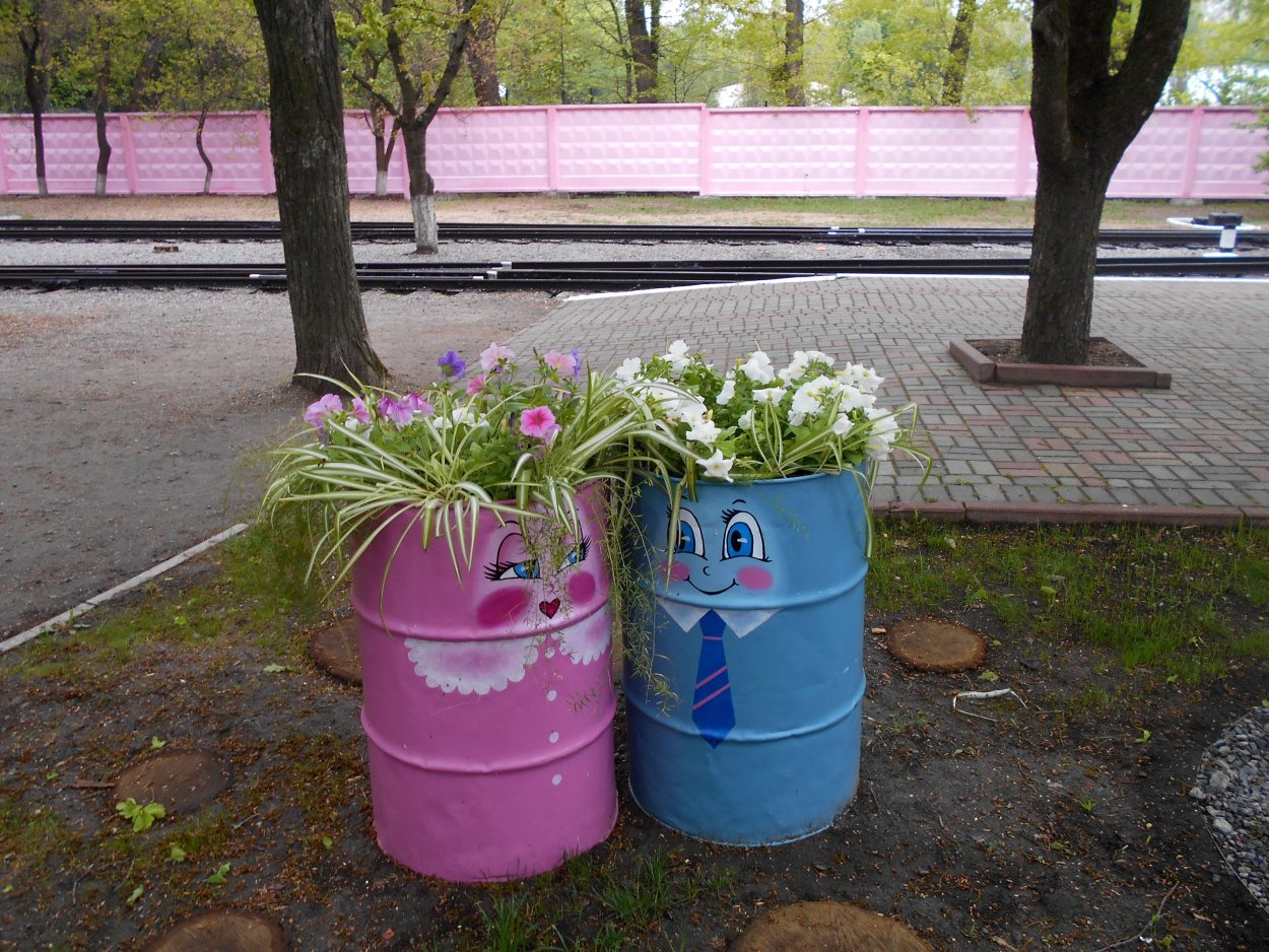 Украшение из кастрюли для сада