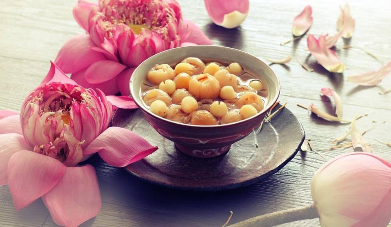 Лотос Комарова орехоносный