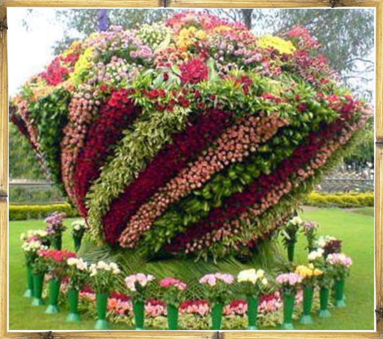 Клумба в виде букета