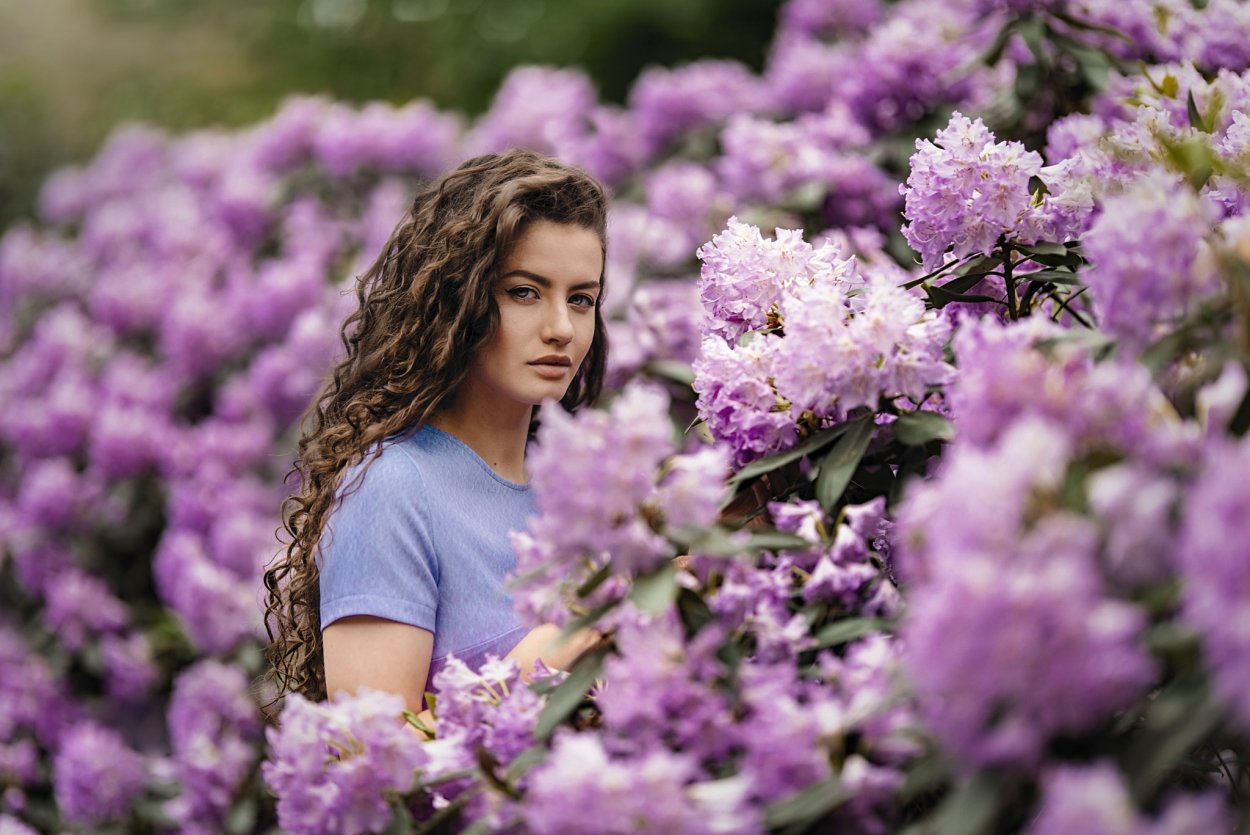 Девочка с сиренью