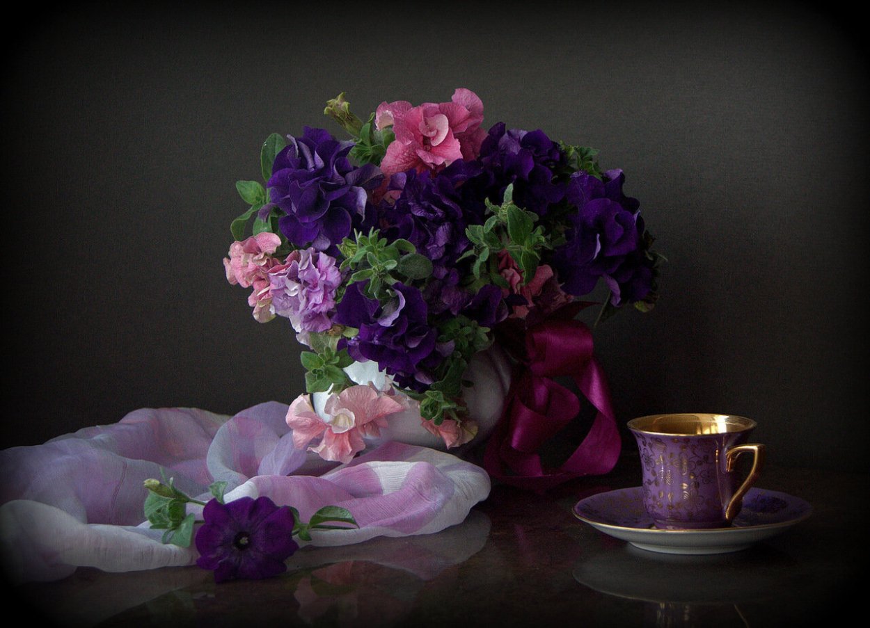 Натюрморт в сиреневых тонах
