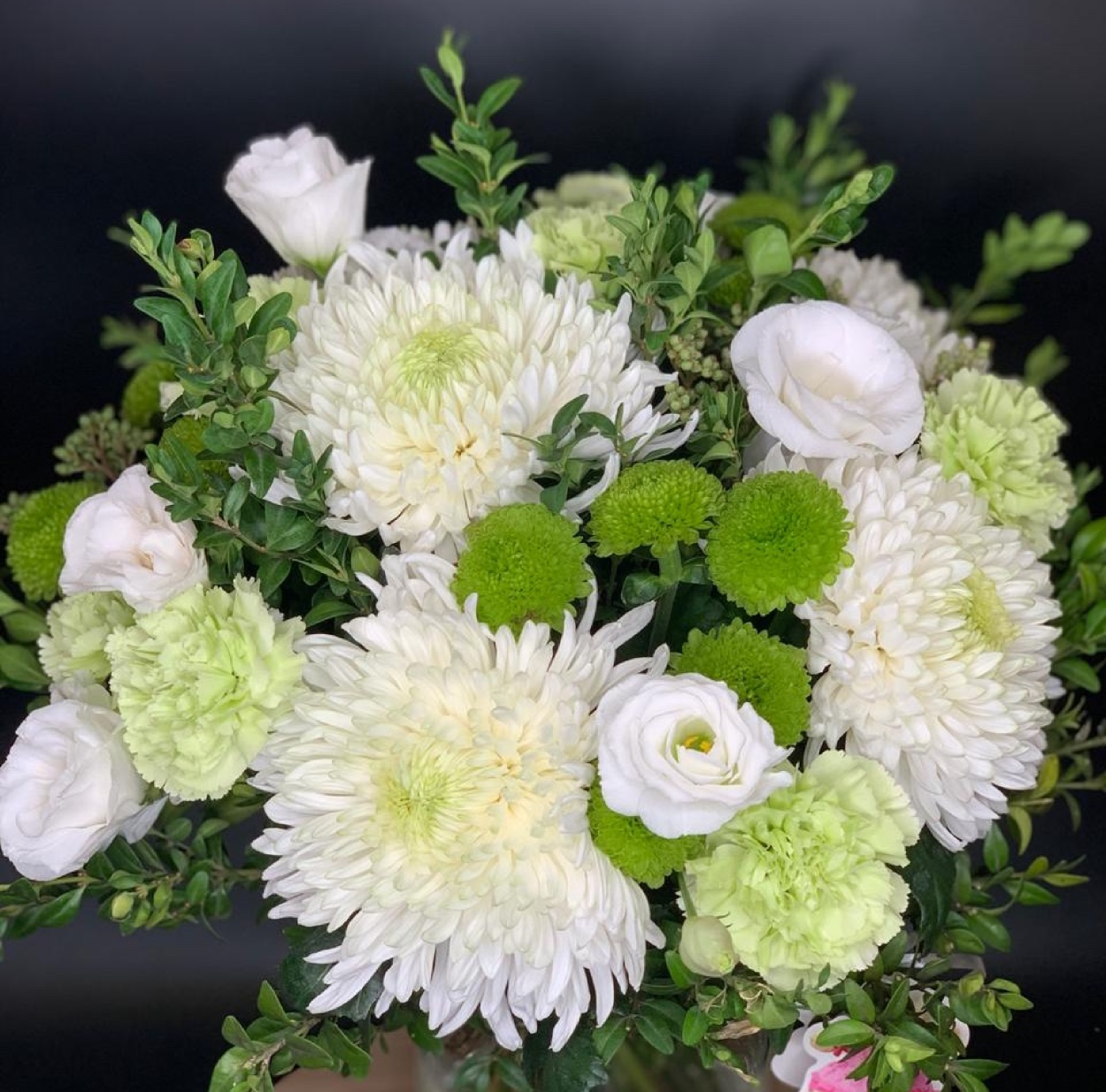 Ромашковидные хризантемы букет