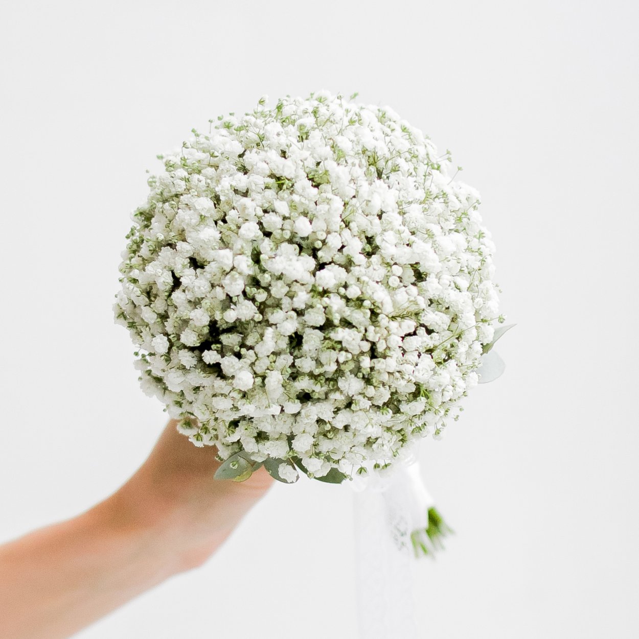 Букет белых гипсофил
