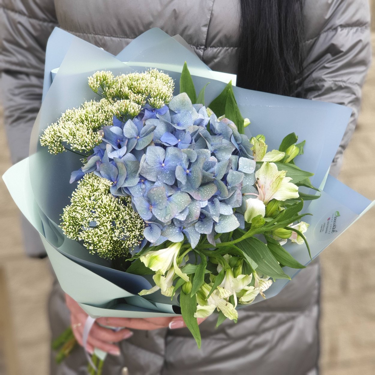 Букет с розовой гортензией