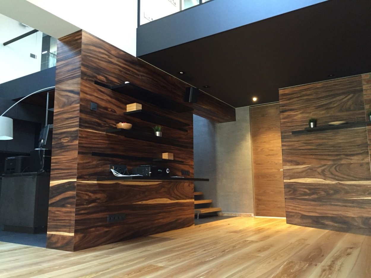 Коричневое дерево