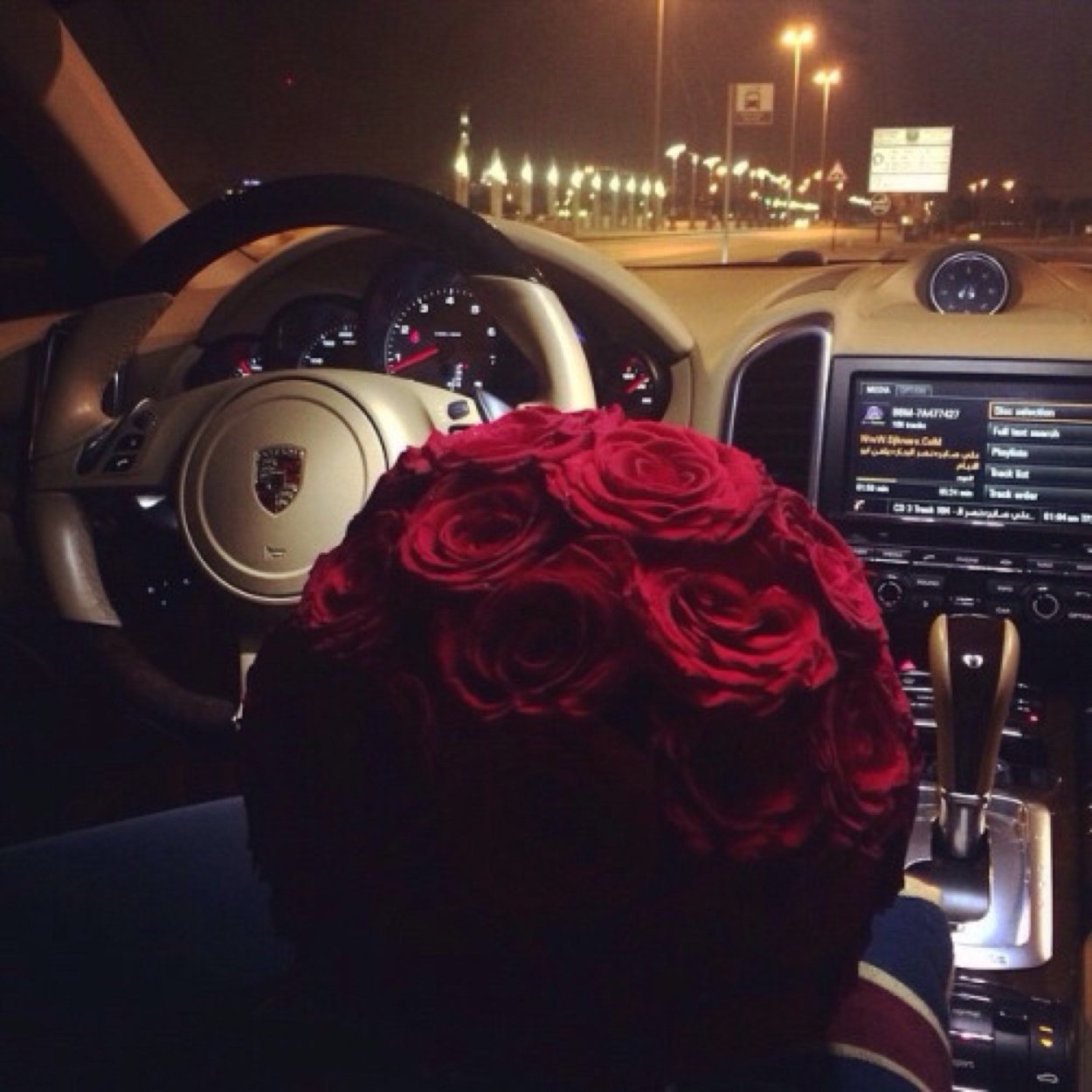 Букет цветов в машине реальные