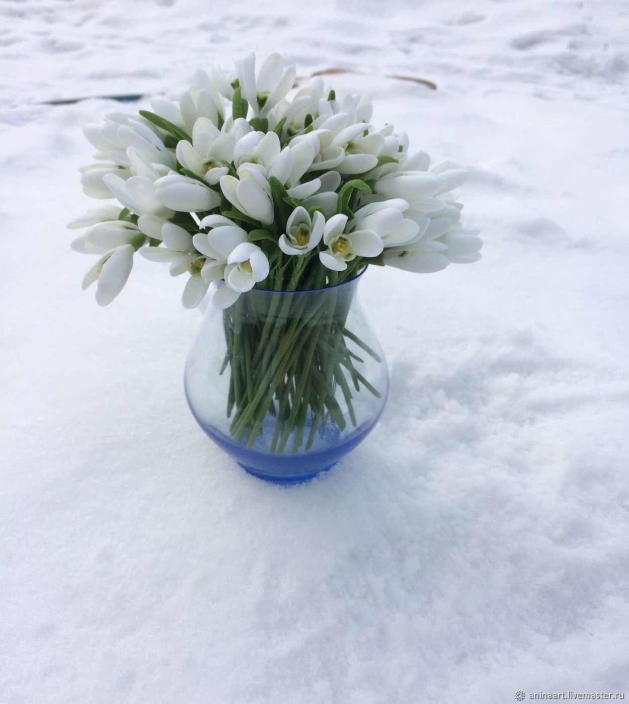 Подснежники в корзине