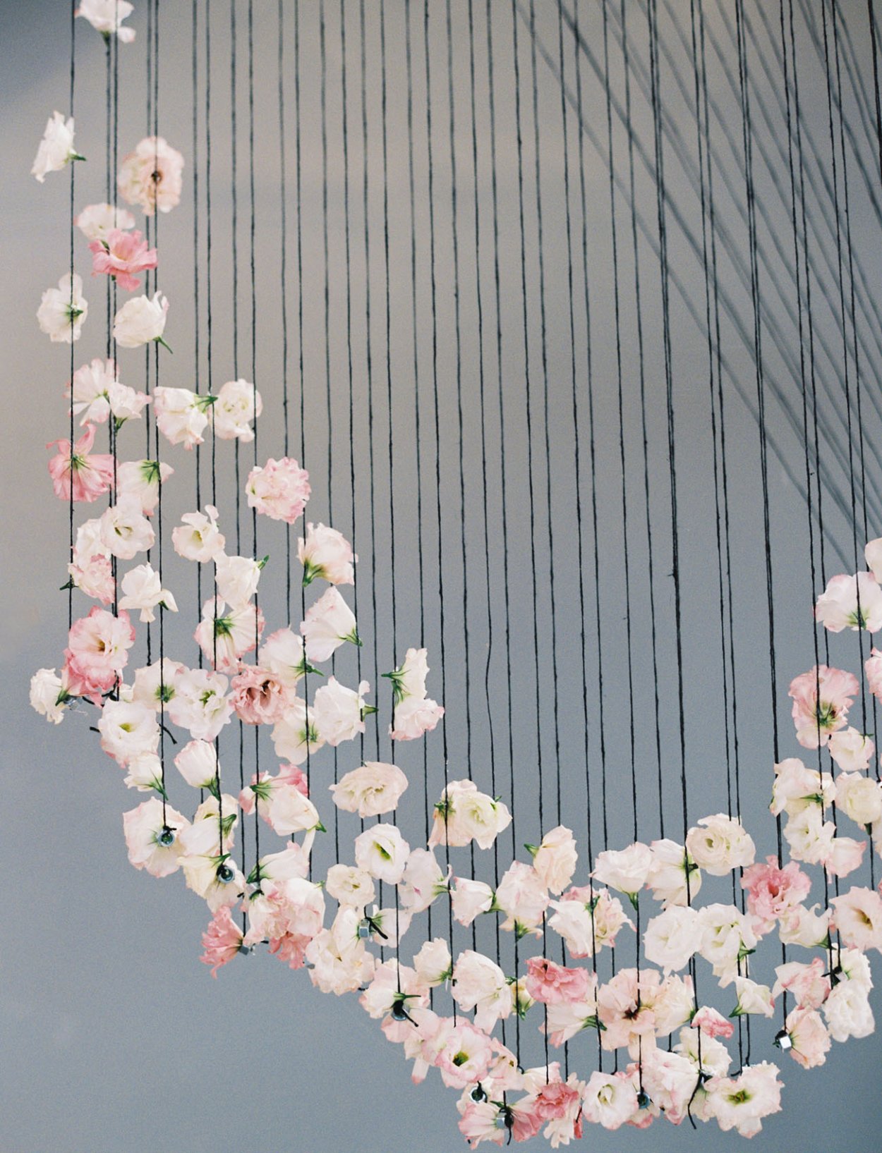 Свисающие искусственные растения