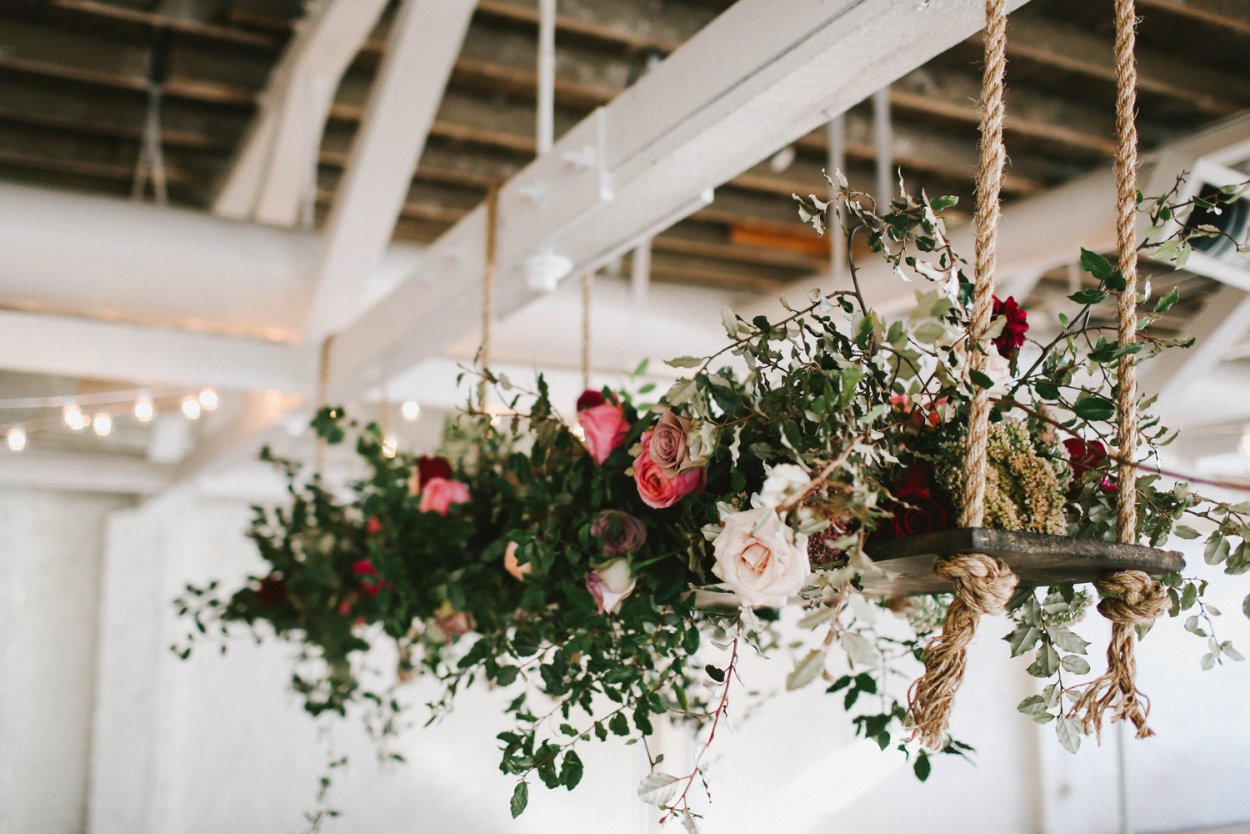 Декор искусственными цветами